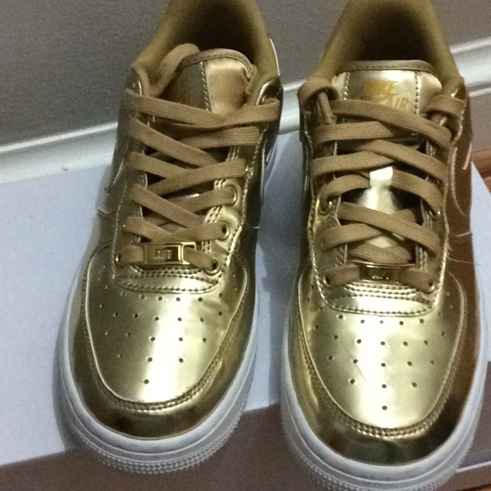 GOLD NIKE AIR FORCE